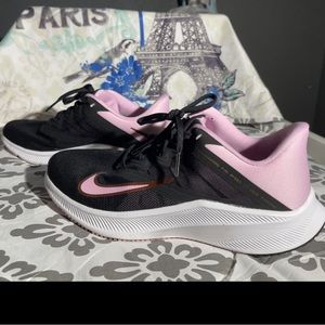Nike Womens Quest 3 Running shoe